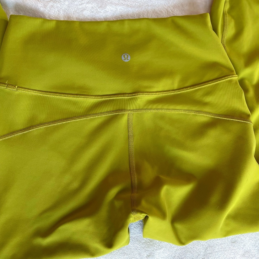 Lululemon In Movement Tight 25" *Everlux